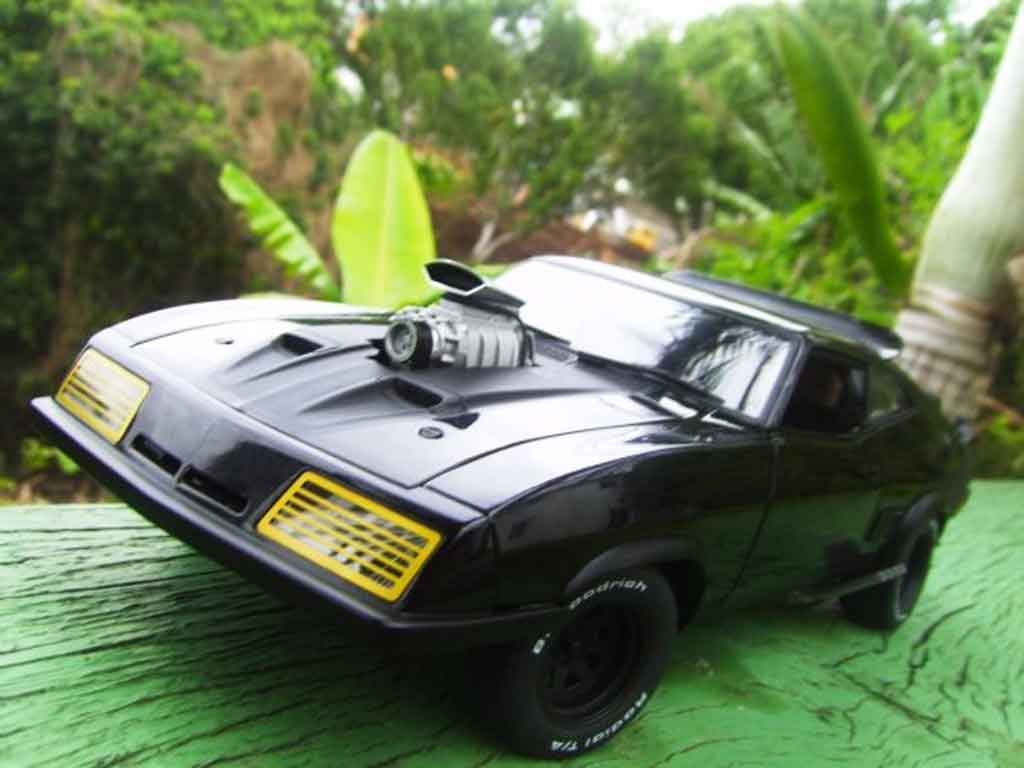 Mad Max ROAD WARRIOR INTERCEPTOR 1/18 Autoart falcon 1973 modellautos