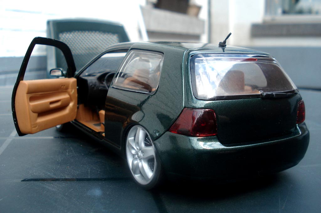 Volkswagen Golf 4 GTI 1/18 Revell 4 GTI grun jantes porsche et lissage carrosserie