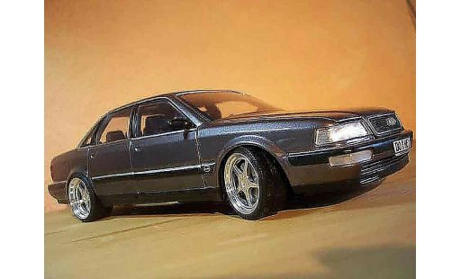 Audi V8 berline 1/18 Minichamps Quattro street version modellautos