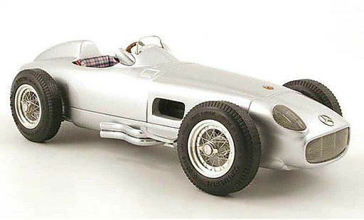 Mercedes W 196 Base 1/18 CMC weltmeister j.m.fangio 1954 modellautos