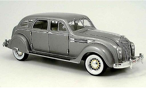 Chrysler Airflow Sedan 1/18 Signature grau 1936 modellautos