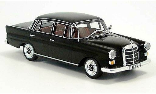 Mercedes 200 Base 1/43 IXO D (W110) schwarz modellautos