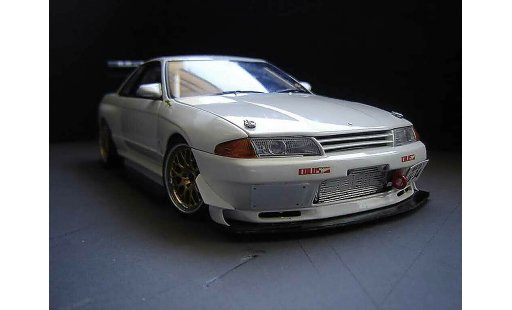 Nissan Skyline R32 1/18 Kyosho Time attack weiss modellautos