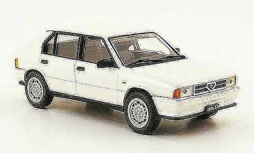 Alfa Romeo 33 1.5 quadrifoglio verde 1/43 Pego weiss 1983 modellautos