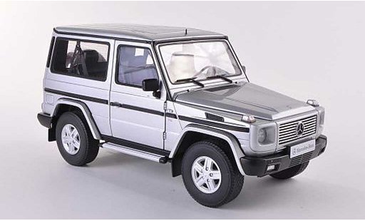 Mercedes Classe G SWB 1/18 Autoart grau 90er-Baureihe modellautos
