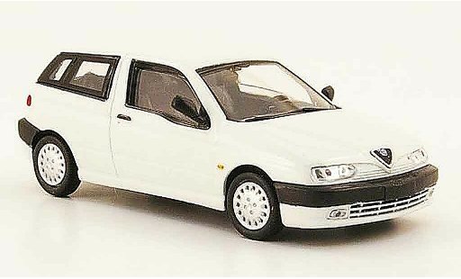 Alfa Romeo 145 berlina 1/43 Pego weiss 1995 modellautos