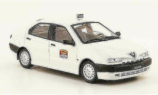 Alfa Romeo 146 polizia 1/43 Pego taxi mailand modellautos