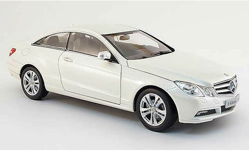Mercedes Classe E Coupe 1/18 Norev (c 207) weiss 2009 modellautos
