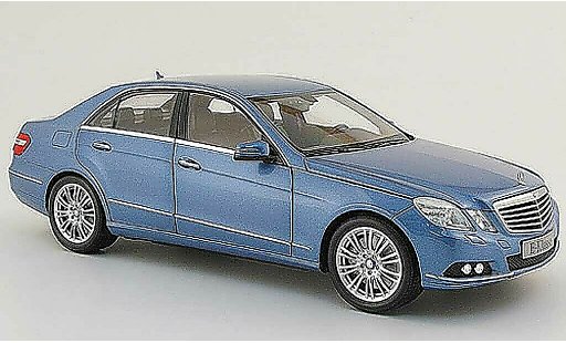 Mercedes Classe E Base 1/18 Minichamps (w 212) blau 2009 modellautos