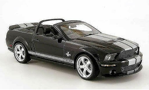 Shelby GT 500 2007 1/18 Shelby Collectibles cabrio schwarz avec bandes graus modellautos