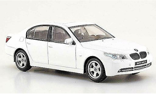 Bmw 535 berline 1/43 Mondo Motors E60 d weiss modellautos