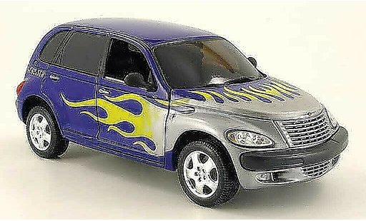 Chrysler PT Cruiser hatchback 1/18 Maisto blau grau mit falmendesign modellautos