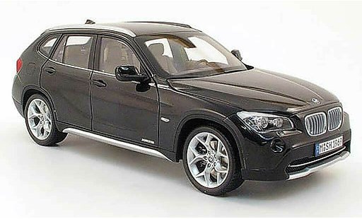 Bmw X1 suv 1/18 Kyosho xDrive 28i schwarz modellautos