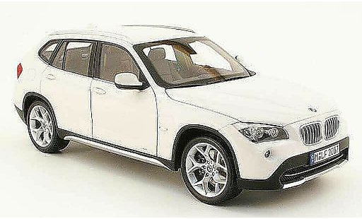 Bmw X1 suv 1/18 Kyosho 2.8i xdrive weiss modellautos