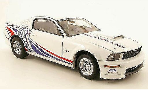 Ford Mustang Fastback 1/18 Autoart cobra jet weiss modellautos