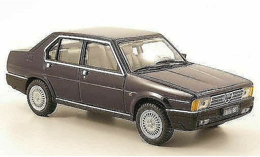 Alfa Romeo 90 berlina 1/43 Pego blau 1984 modellautos