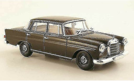 Mercedes 190 Base 1/43 Minichamps (W110) braun 1961 modellautos