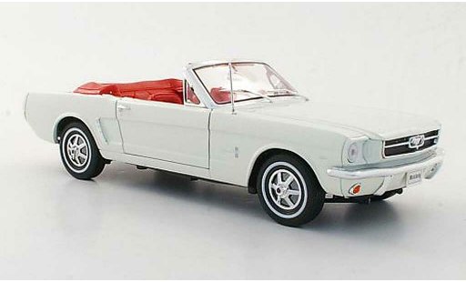 Ford Mustang Convertible 1/18 Welly Cabrio weiss modellautos