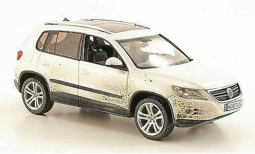Volkswagen Tiguan Base 1/43 Schuco weiss avec Schmutzpartikeln 2008 modellautos
