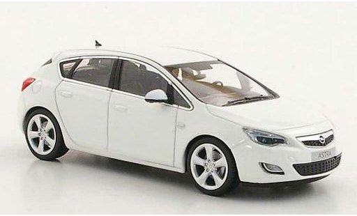 Opel Astra Base 1/43 Minichamps weiss 2010 modellautos