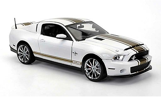 Shelby GT 500 2012 1/18 Shelby Collectibles Super Snake weiss avec goldenen bandes modellautos