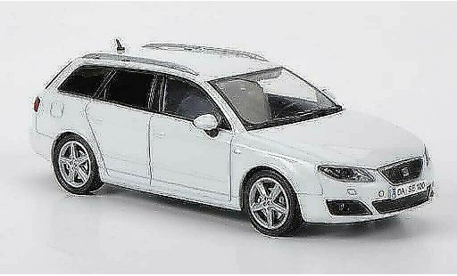 Seat Exeo ST 1/43 Hachette weiss modellautos