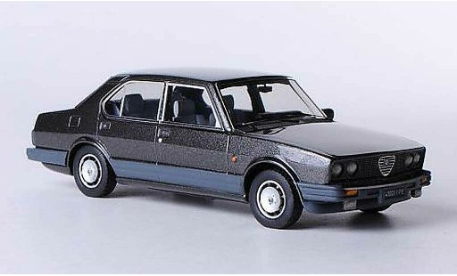 Alfa Romeo Alfetta 2000 1/43 Kess 1983 Quadrifoglio Oro grau modellautos