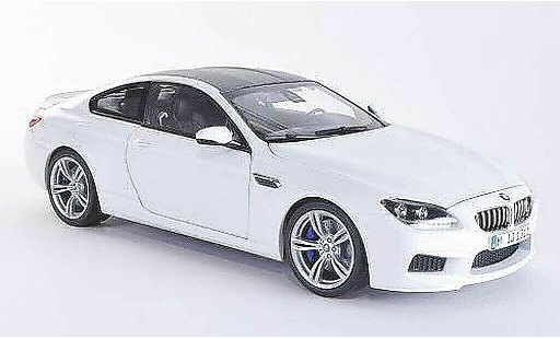Bmw M6 Coupe 1/18 Paragon F13 weiss/carbon 2012 modellautos