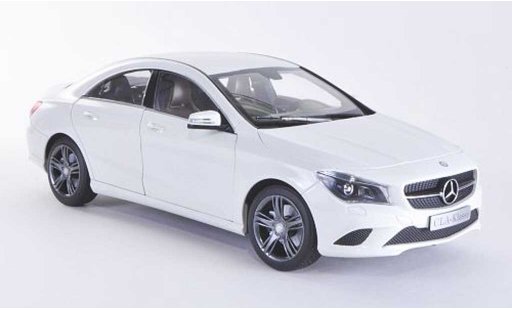 Mercedes CLA Base 1/18 Norev (C117) weiss 2013 modellautos