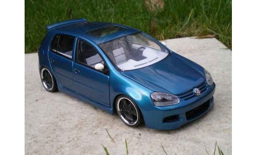 Volkswagen Golf GTI 1/18 Burago sportlines modellautos