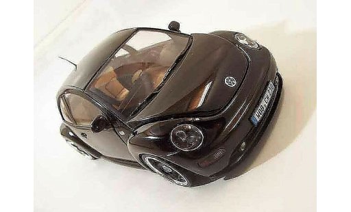 Volkswagen New Beetle Base 1/18 Solido men in black modellautos