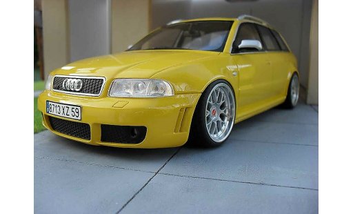 Audi RS4 berline 1/18 Ottomobile gelb jantes BBS 19 pouces modellautos