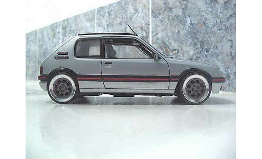 Peugeot 205 GTI 1/18 Solido panoramique modellautos