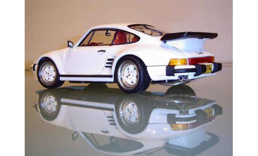 Porsche 911 Turbo 1/18 Revell Flat Nose type modellautos