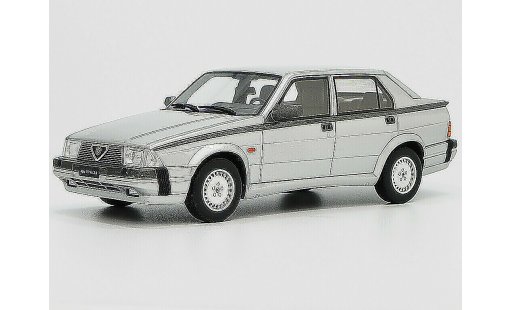 Alfa Romeo 75 3.0 v6 1/18 Laudoracing Models LM087C grau modellautos