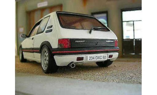 Peugeot 205 GTI 1/18 Solido 1.9 Blanc Meije ligne groupe n modellautos