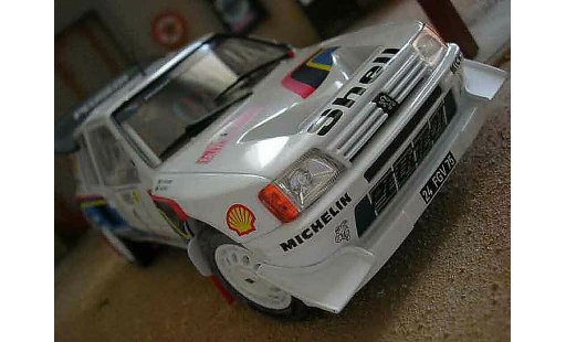 Peugeot 205 Turbo 16 1/18 Solido 1986 #1 weiss modellautos