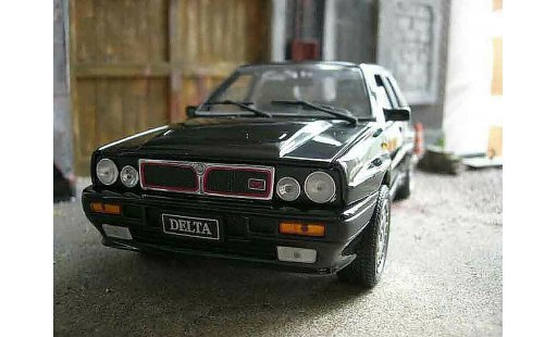 Lancia Delta HF Integrale 1/18 Sun Star 16s schwarz modellautos