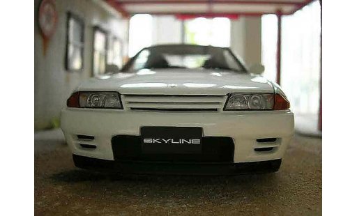 Nissan Skyline R32 1/18 Autoart gt-r v-spec ii weiss modellautos