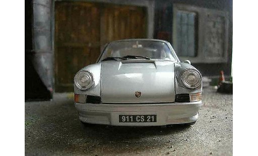 Porsche 911 2.4 1/18 Universal Hobbies ls grau modellautos