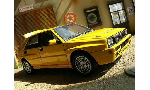 Lancia Delta HF Integrale 1/18 Kyosho evolution 2 gelb modellautos