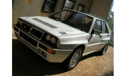Lancia Delta HF Integrale 1/18 Kyosho evolution 2 weiss modellautos