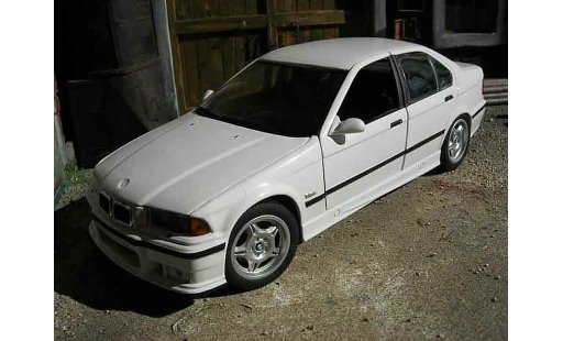 Bmw M3 coupe 1/18 Ut Models E36 berline weiss modellautos