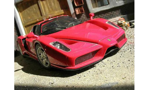 Ferrari Enzo Coupe 1/18 Hot Wheels rot modellautos