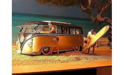 Volkswagen Combi Base 1/18 Welly microbus bully samba modellautos