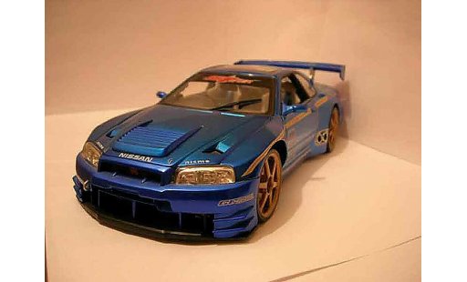 Nissan Skyline R34 GTR 1/18 Muscle Machines kit large modellautos