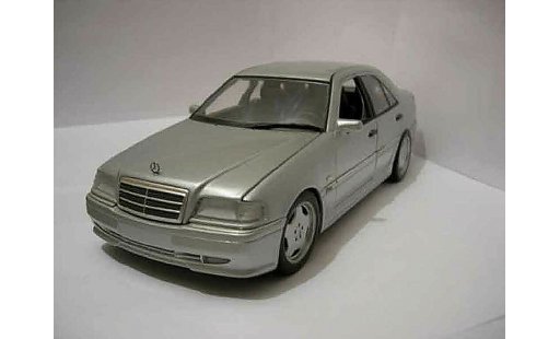 Mercedes Classe C AMG 1/18 Ut Models 36 grau modellautos
