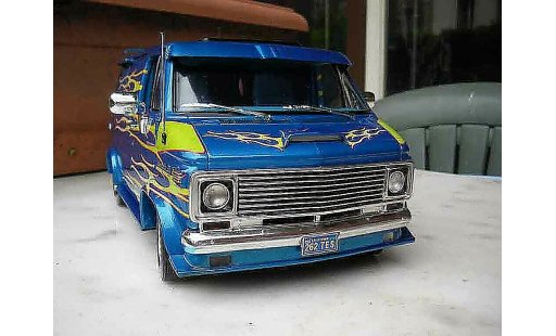 Chevrolet Van fourgon 1/18 Highway 61 1974 modellautos