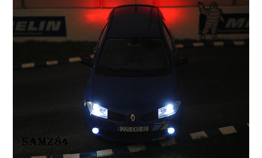 Renault Megane Sport 1/18 Ottomobile R25 F1 Team Blau LED modellautos