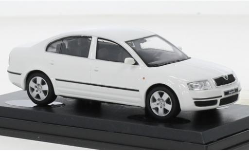 Skoda Superb 1/43 Abrex blanche 2001 modellautos
